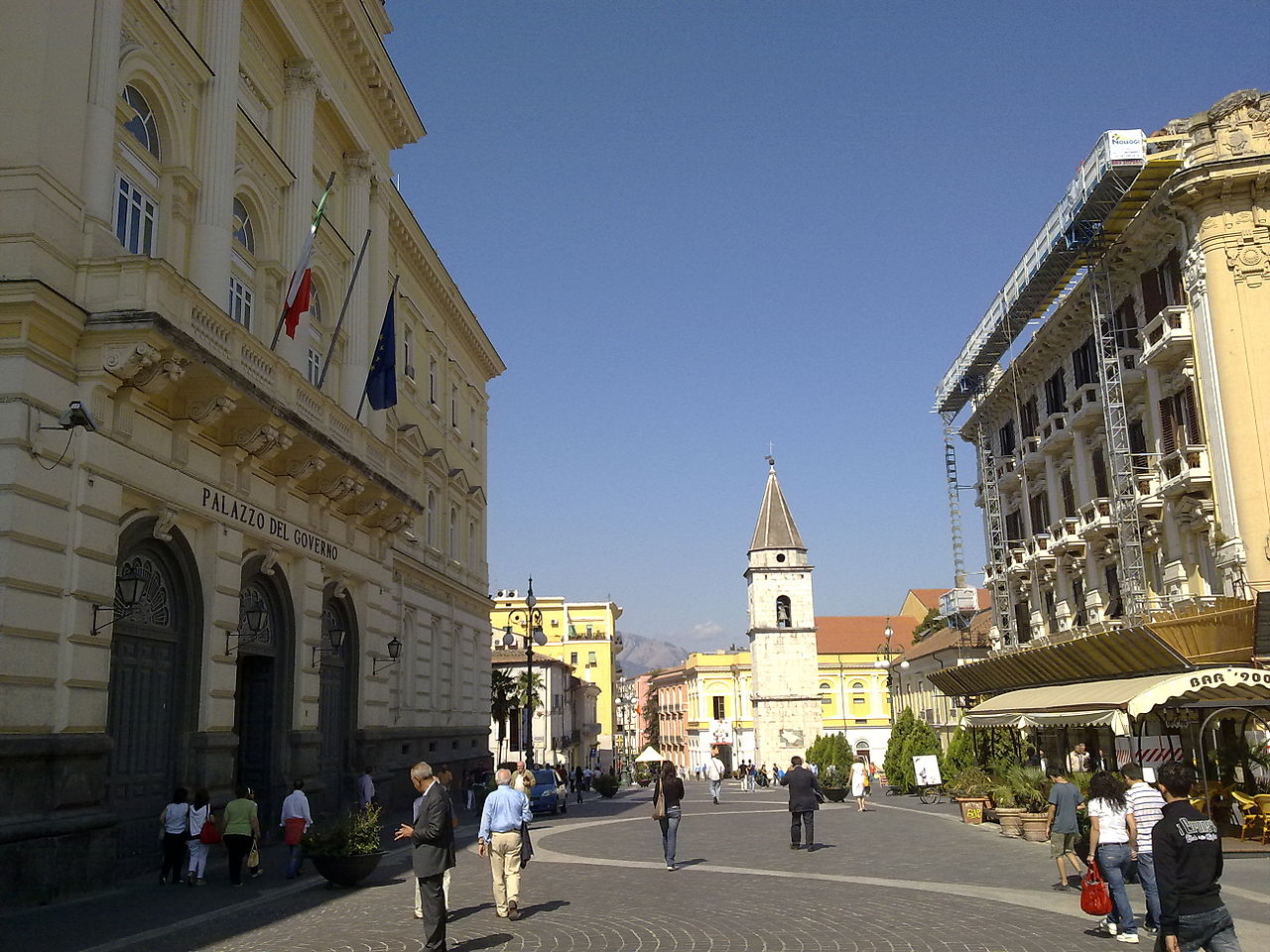 Palazzo del governo e campanile di Santa Sofia a Benevento in Campania - Italia
