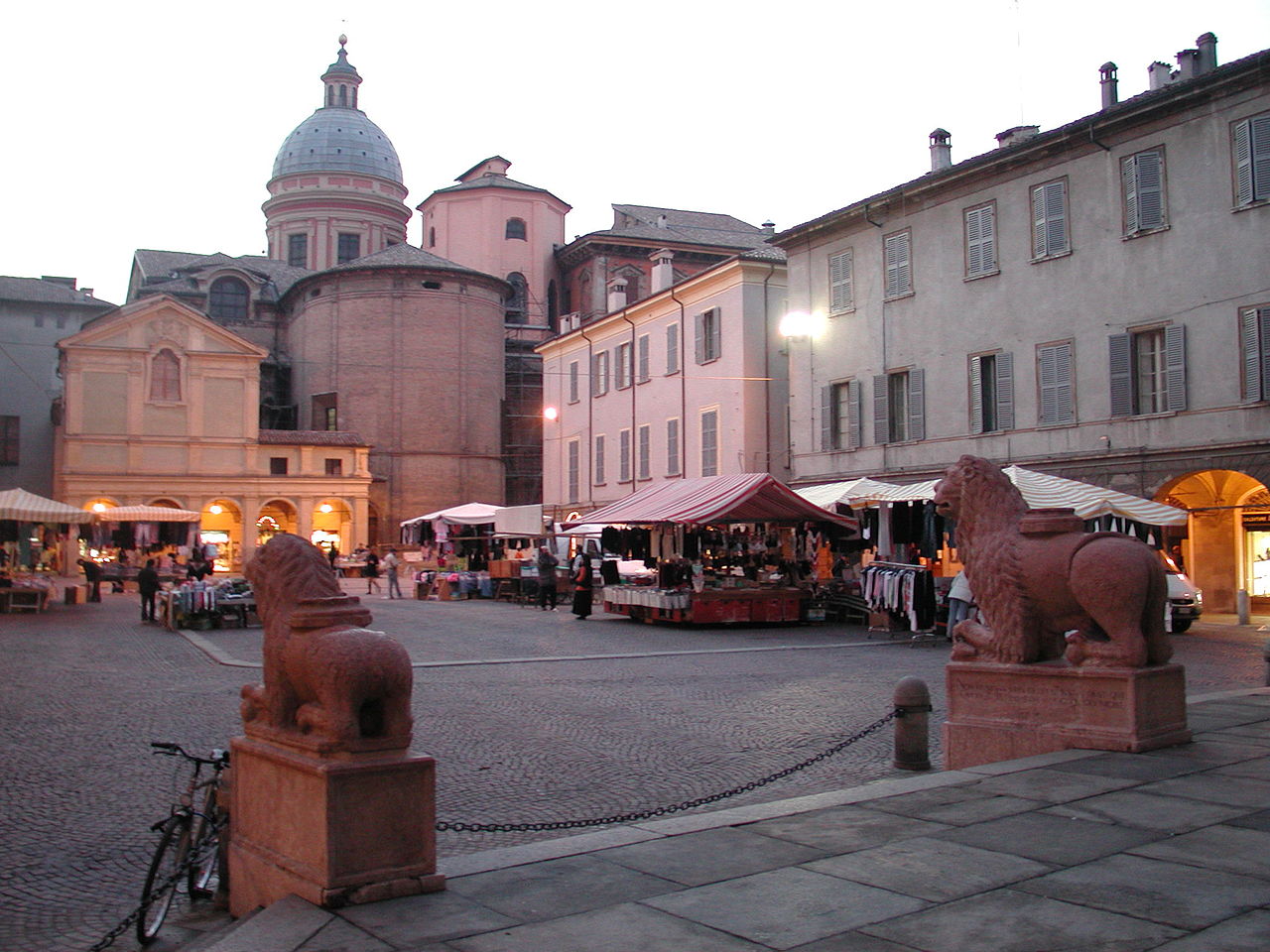 Piazza San Prospero a Reggio Emilia in Emilia Romagna - Italia
