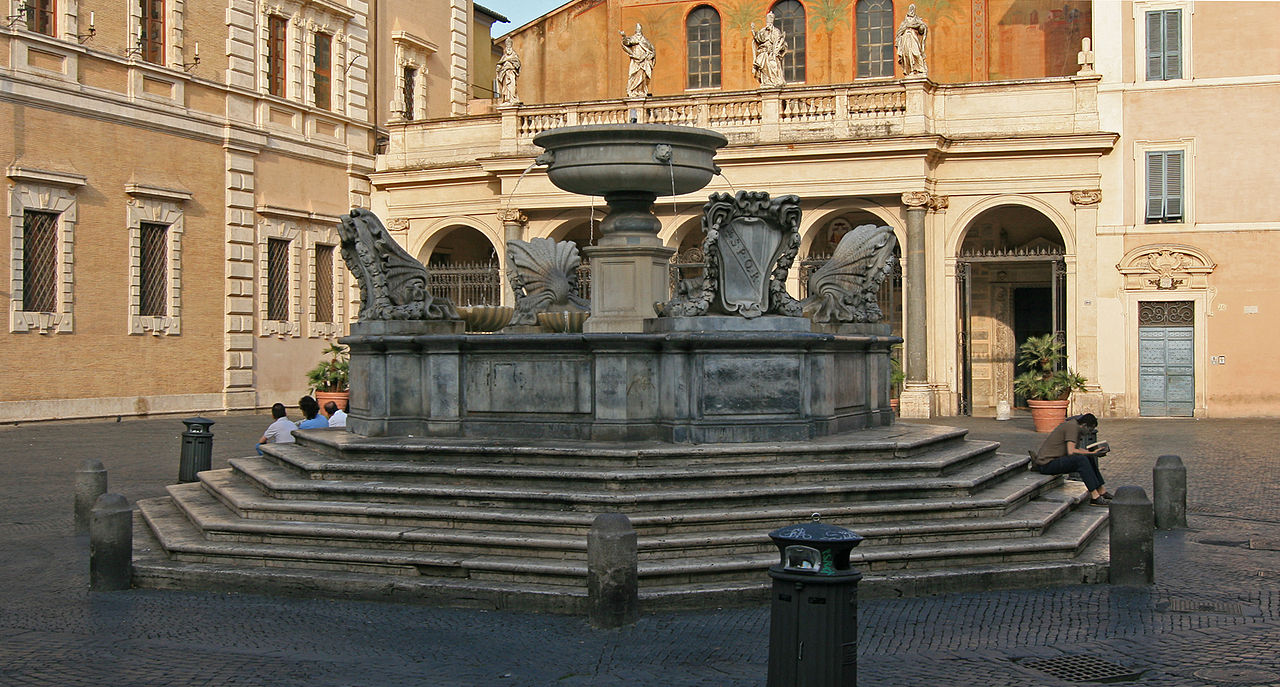 Piazza Santa Maria in Trastevere a Roma nel Lazio - Italia