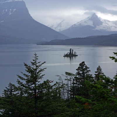 Nebbia sulla montagna in inverno