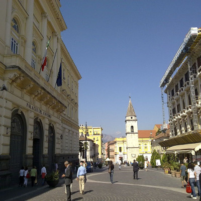 Palazzo del governo e campanile di Santa Sofia a Benevento in Campania, in Italia