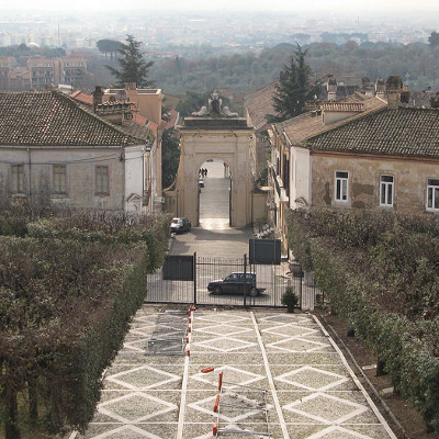 Arco borbonico a Caserta in Campania, in Italia