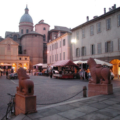 Piazza San Prospero a Reggio Emilia in Emilia Romagna, in Italia