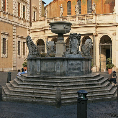 Piazza Santa Maria in Trastevere a Roma nel Lazio, in Italia