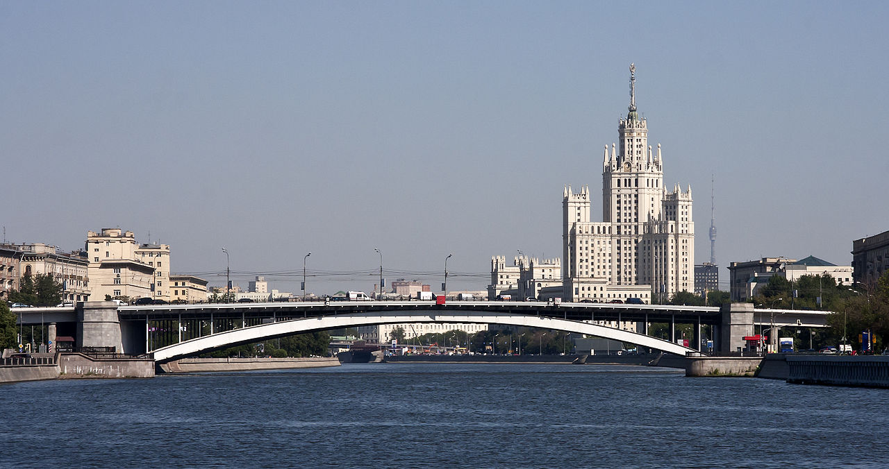 Krasnokholmsky Bridge a Bolshoy in Russia