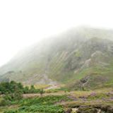 Montagna coperta dalla nebbia