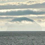 Nuvole grigie sul mare