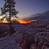Tramonto sulla montagna in inverno